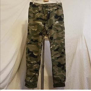 Nike Camo Joggers Sweatpants Medium NWOT